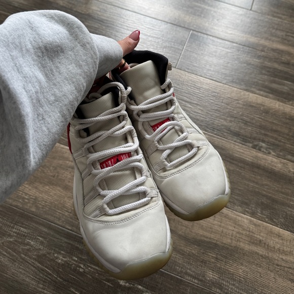 Jordan 11 retro platinum tint 7 8.5 - Picture 3 of 6